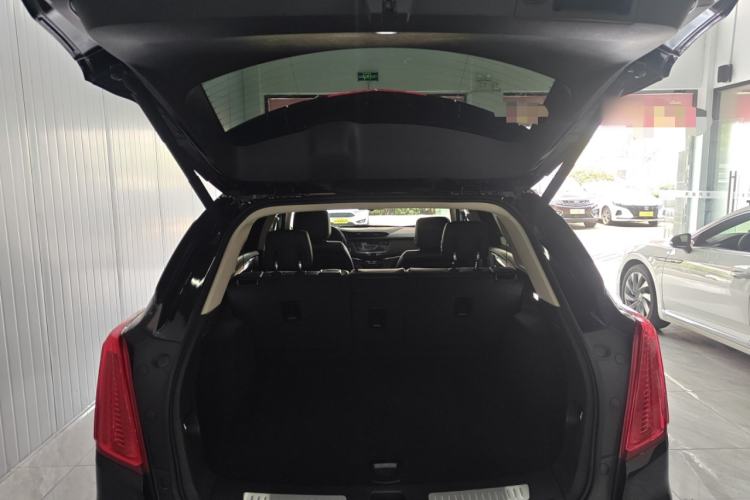 Used Cadillac XT5 2018 25T Luxury Model Trunk