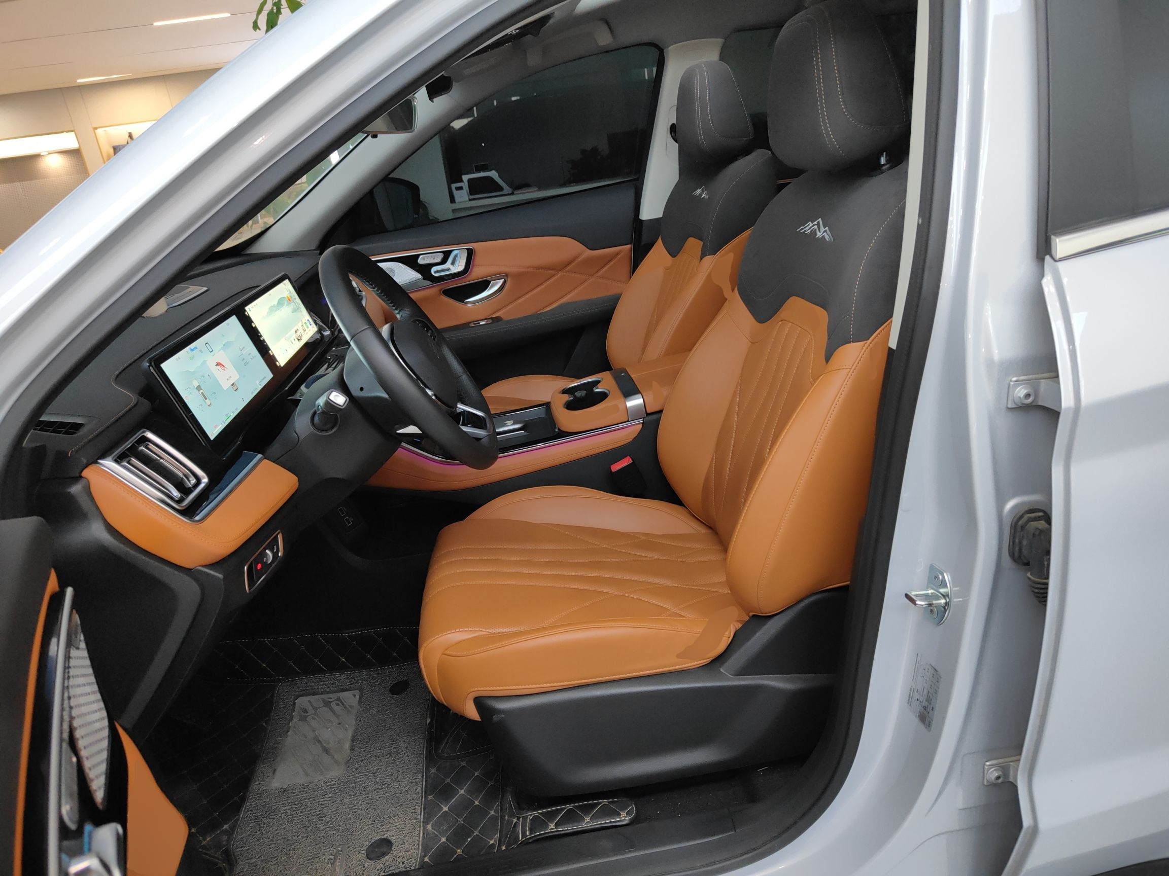 Переднее сиденье в автомобиле