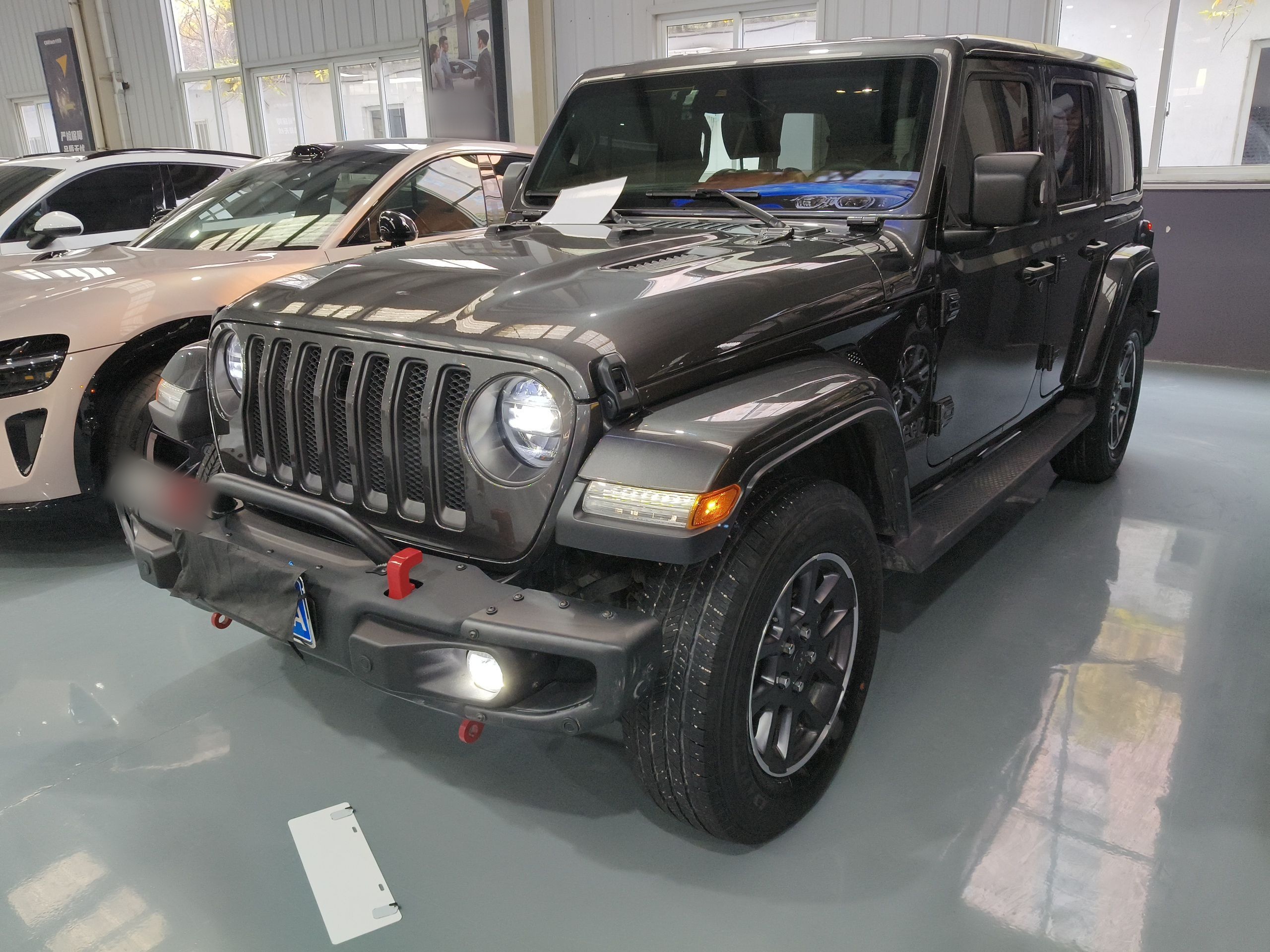 Под передней частью автомобиля