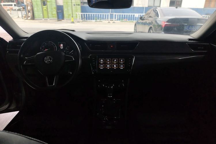 Used Skoda Superb 2016 TSI330 DSG Smart Drive Edition Center Console