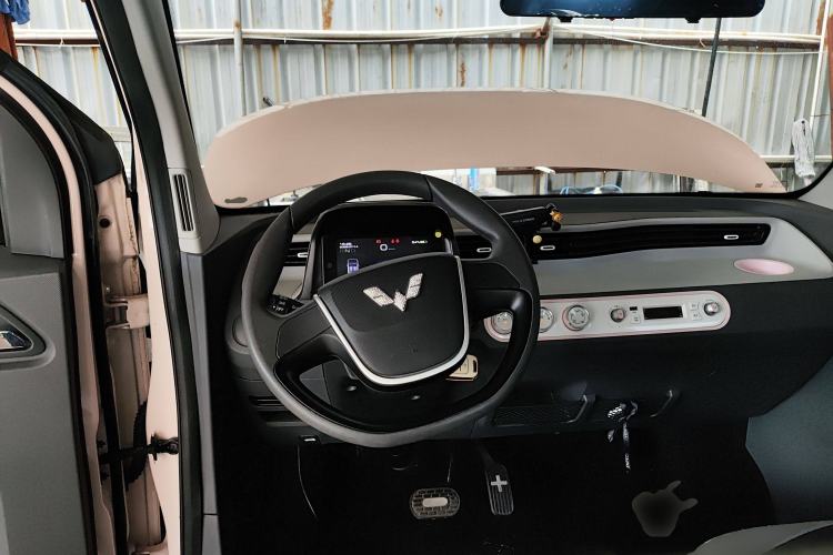 Used Wuling Hongguang MINIEV 2021 Macaron Premium Model – Lithium Iron Phosphate Steering Wheel