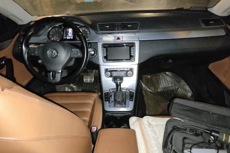 Used Volkswagen FAW-Volkswagen CC 2010 2.0 TSI Luxury Model Center Console