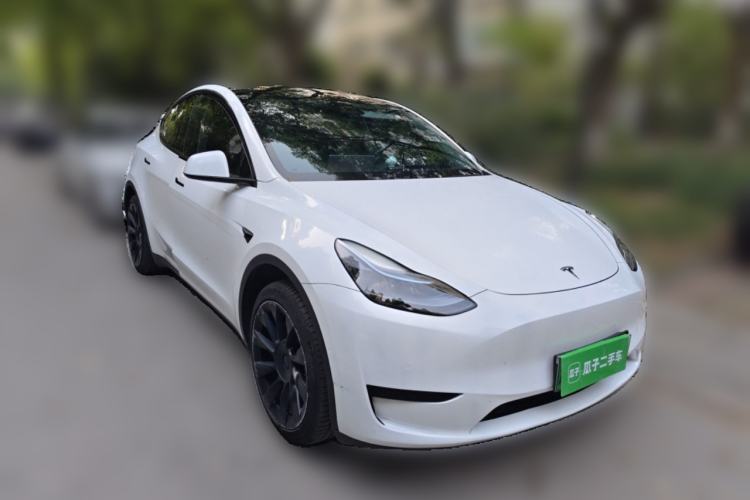 Used Tesla Model Y 2024 Rear-Wheel-Drive Version Front Right 45 Deg