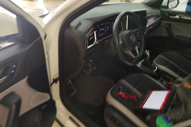 Used Volkswagen T-ROC 2024 300TSI DSG Two-Wheel-Drive Chen Guang Edition Driver Seat