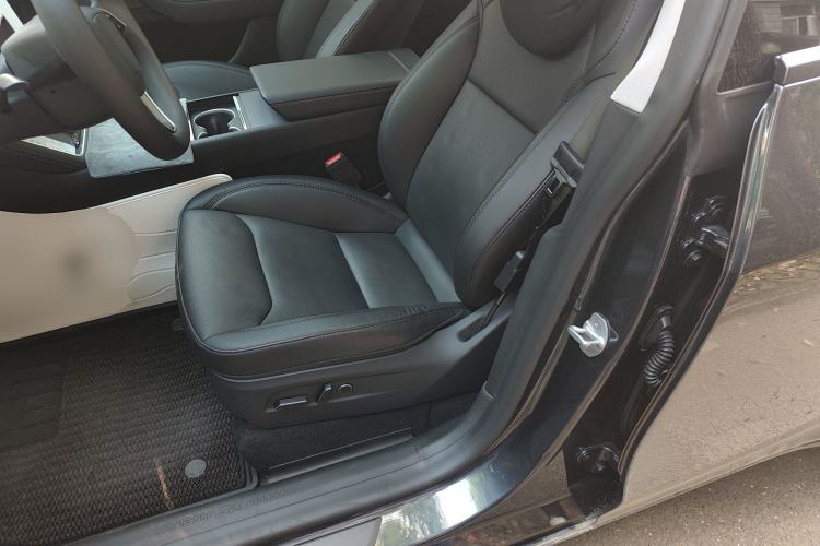 Used Tesla Model Y 2025 Rear-Wheel Drive First Edition Left Front Seat