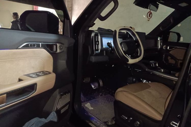 Used JETOUR Traveler 2023 2.0T All-Wheel Drive Conquer PRO Driver Seat