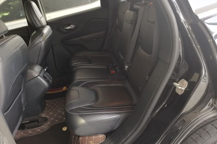 Used Jeep Cherokee 2016 2.4L Professional Smart Version