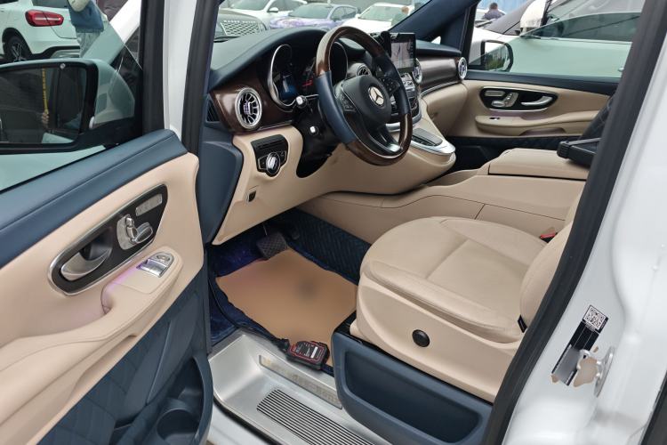 Used Mercedes-Benz V-Class 2021 V 260 Avantgarde Edition
