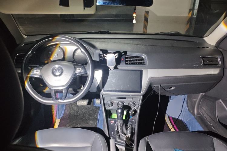 Used Volkswagen Lavida 2017 230TSI DSG Comfort Edition Center Console