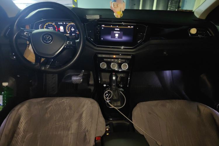 Used Volkswagen T-ROC 2021 280TSI DSG Two-Wheel Drive Comfort Connect Edition Center Console