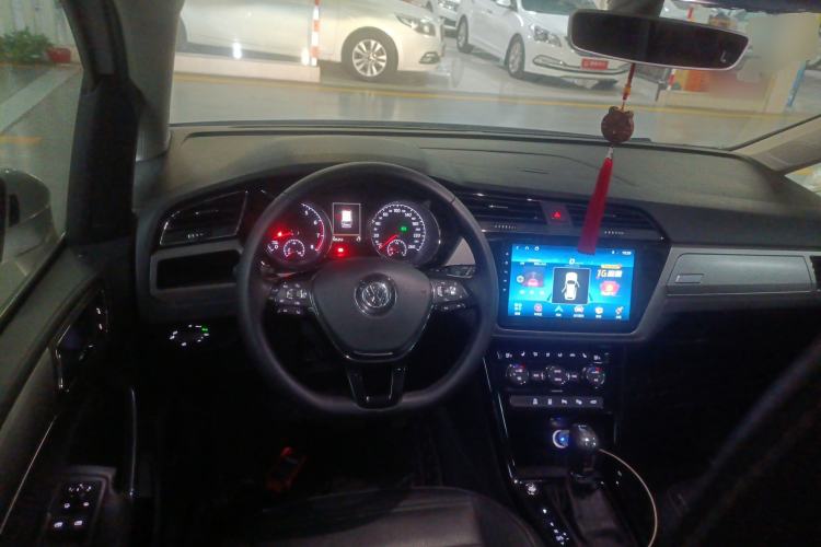 Used Volkswagen Touran 2016 Volkswagen Touran L 280TSI DSG Luxury Edition
