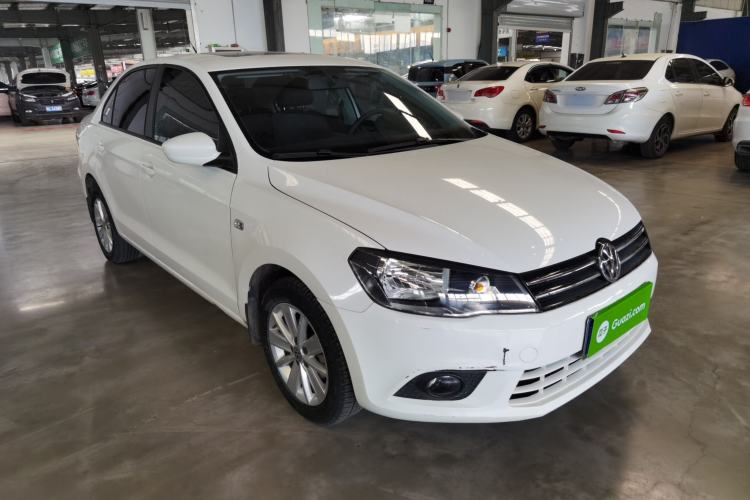 Used Volkswagen Jetta 2015 1.4L Manual Comfort Model Front Right 45 Deg