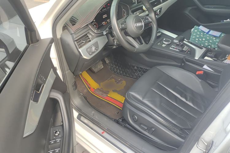 Used Audi A4L 2018 30th Anniversary Edition 40 TFSI Fashion Model
