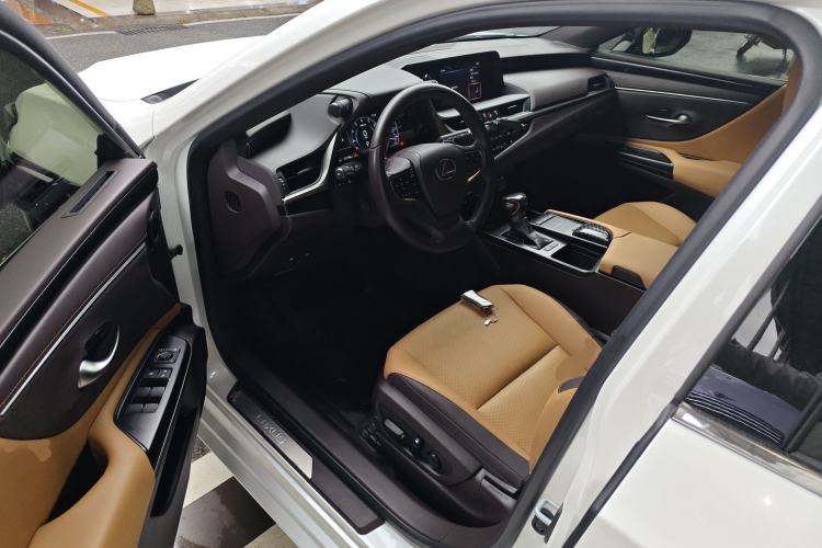 Used Lexus ES 2020 260 Excellence Edition
