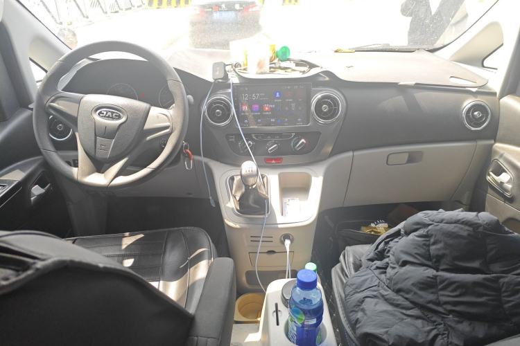 Used JAC Refine M3 2019 PLUS Creator Edition 1.8L Luxury Smart Model Center Console