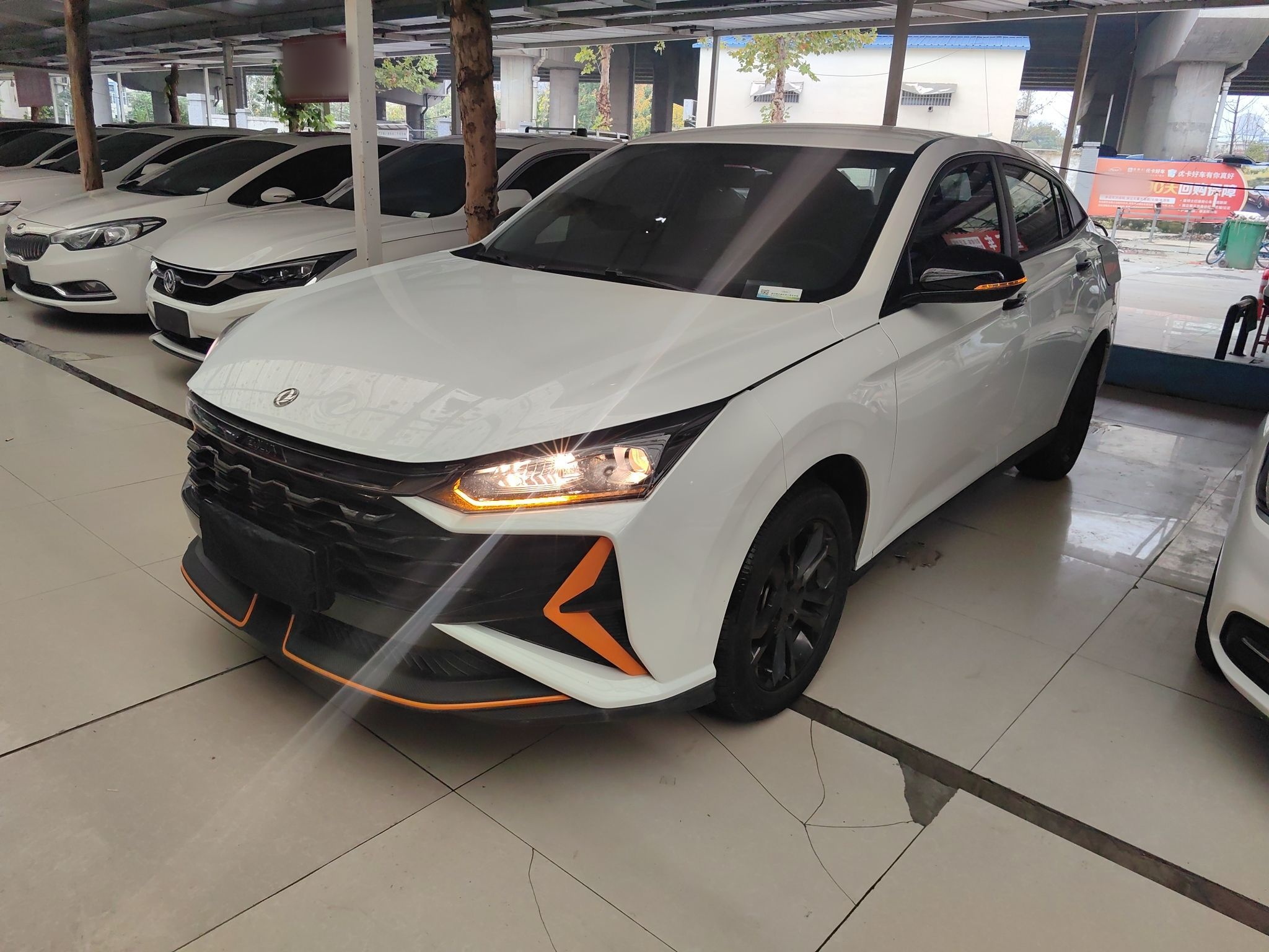 Под передней частью автомобиля