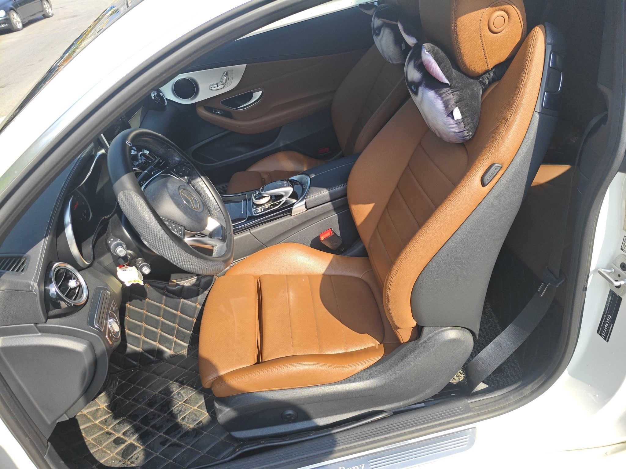 Переднее сиденье в автомобиле