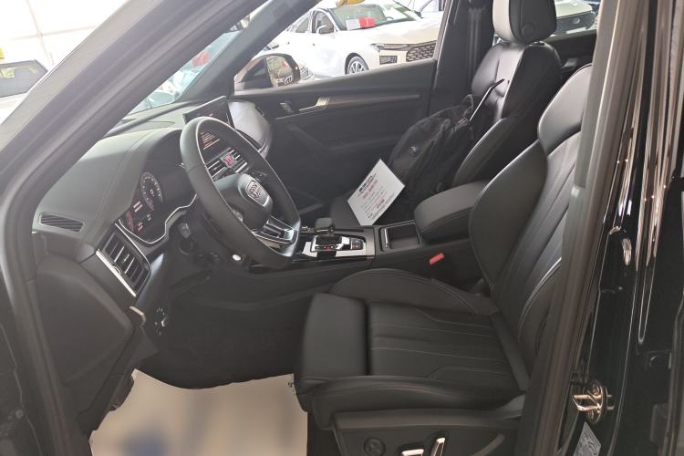 Used Audi Q5L 2025 quattro 45th Anniversary Edition 45 TFSI Luxury Dynamic Model
