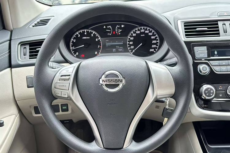 Used Nissan Tiida 2016 1.6L CVT Cool Dynamic Edition