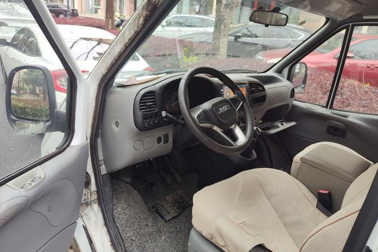 Used JMC Transit 2019 2.8T Commercial Version Intelligent Automatic Transmission Short Wheelbase Mid-Roof Design 6 Seats China VI Emission Standard – JX493 Driver Seat