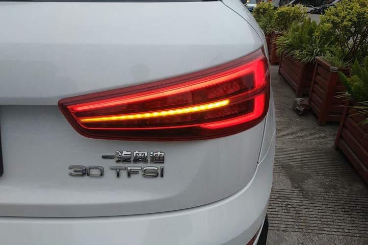 Used Audi Q3 2018 30th Anniversary Edition 30 TFSI Fashion Model Right Rear Taillight