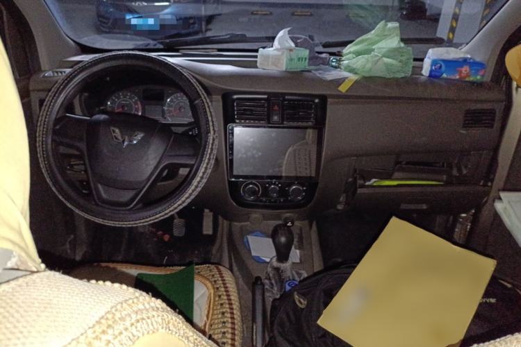 Used Wuling Rongguang V 2018 1.5L Practical Version Center Console