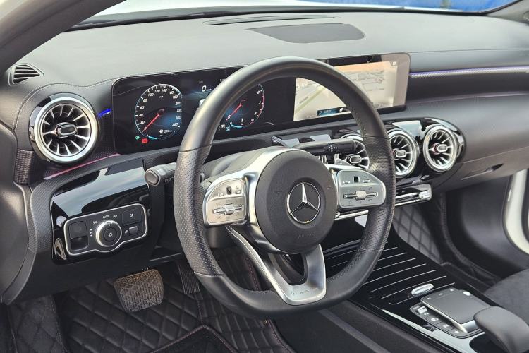 Used Mercedes-Benz A-Class 2022 Second Facelift A 200 L Sport Sedan Fashion Version Interior 3