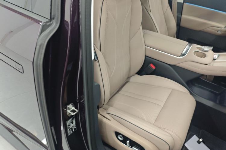 Used XPeng X9 2025 650 Long-Range Max
