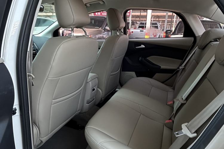 Used Ford Focus 2018 Sedan Classic 1.6L Automatic Comfort Plus Smart Drive Version