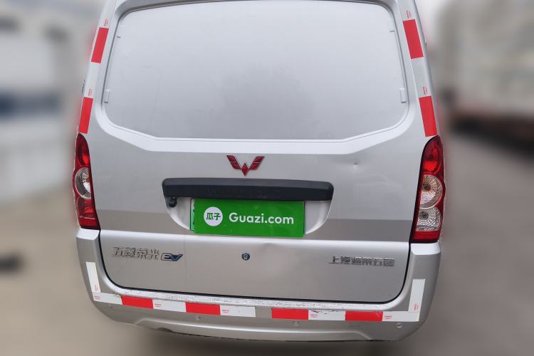 Used Wuling Rongguang EV 2022 Base Model Enclosed-Window Vehicle with 5 Seats Powered by Penghui Battery