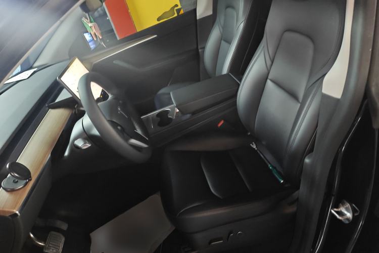 Used Tesla Model Y 2022 Long-Range All-Wheel-Drive Version
