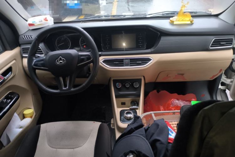 Used CHANGAN KUAYUE Xing V7 EV 2022 High-End Model with 240 km Center Console