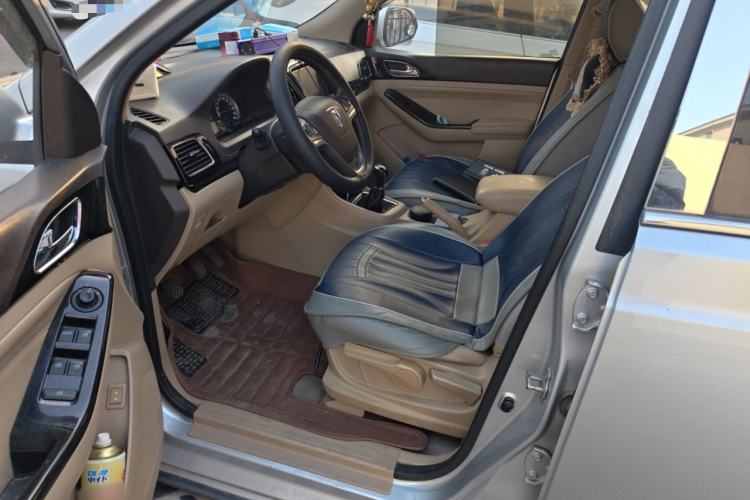 Used Baojun 730 2015 1.8L Manual Luxury Navigation ESP Version 7-seater
