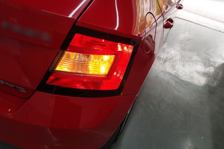 Used Skoda Fabia 2017 1.4L Automatic Car Enjoy Edition
