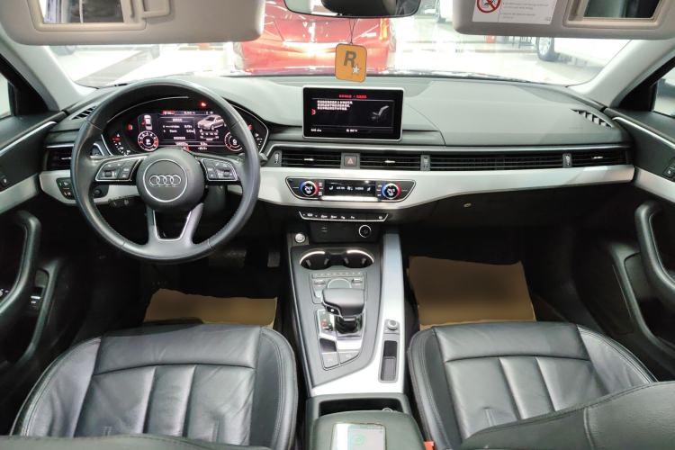 Used Audi A4L 2019 40 TFSI Fashion Edition China VI Emission Standard Center Console