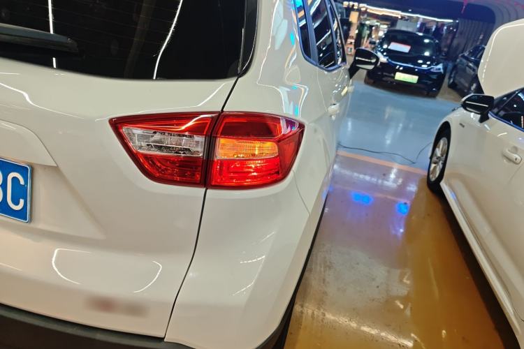 Used CHANGAN CS15 2016 1.5L Automatic Fashion Edition Exterior 6