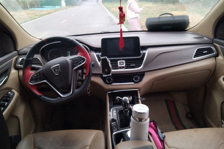 Used Baojun 730 2017 1.5T Manual Luxury Version 7 Seats Center Console