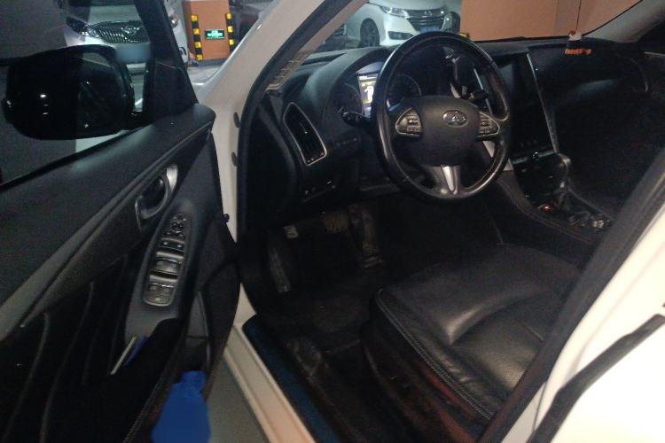 Used Infiniti Q50L 2015 2.0T Enjoyment Edition Interior 3