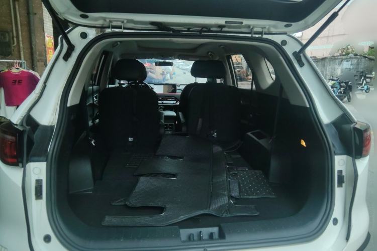 Used SOL X8 2021 300T DCT Leading Smart Connectivity Version 6 Seats Trunk