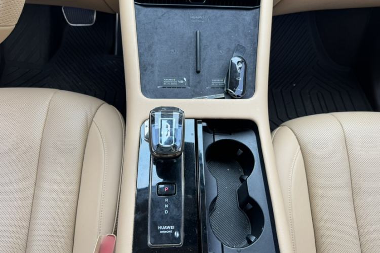 Used Hima AITO M7 2024 1.5T Rear-Drive Plus Version 5 Seats Gear Lever