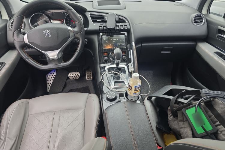 Used Peugeot 3008 2015 1.6THP Roland Garros Edition Center Console