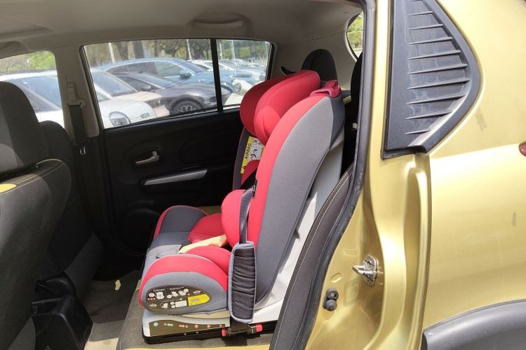 Used Venucia R50X 2013 1.6L Automatic Model Left Rear Seat