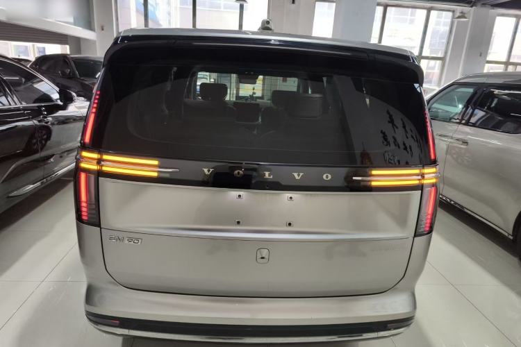 Used Volvo EM90 2025 Ultra Six-Seater