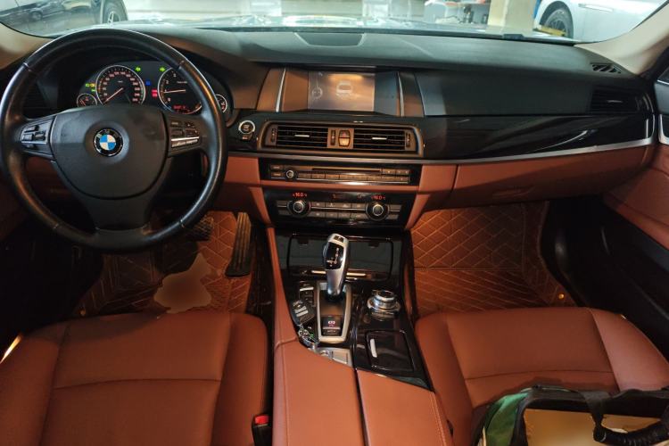 Used BMW 5 Series 2014 520Li Elegant Model
