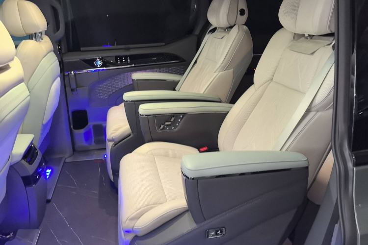 Used Zeekr 009 2024 7-Seater Walk-Through Version Four-Wheel Drive 108 kWh