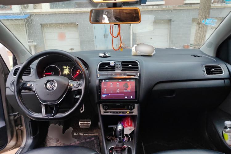 Used Volkswagen Polo 2016 1.6L Cross Polo Automatic Center Console