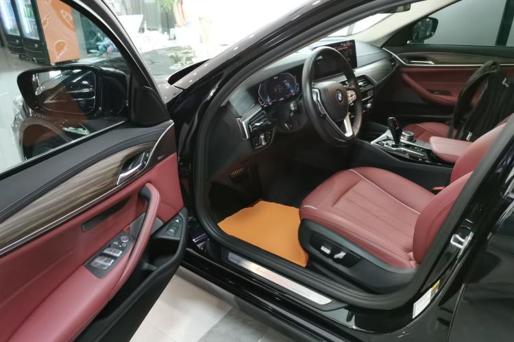Used BMW 5 Series New Energy 2022 Updated Version 535Le Luxury Package Driver Seat