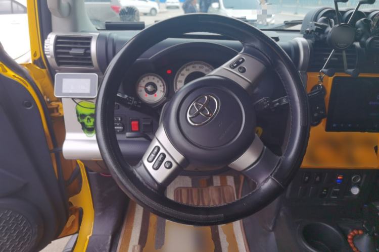 Used Toyota FJ Cruiser 2017 4.0L Dual Airbags Dual Fuel Tanks JBL – Middle East Steering Wheel