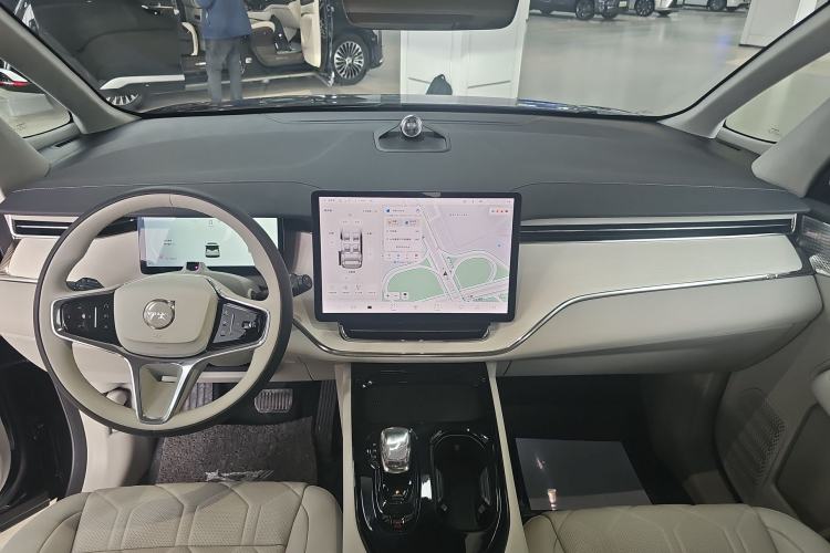 Used Volvo EM90 2025 Ultra Six-Seater Center Console