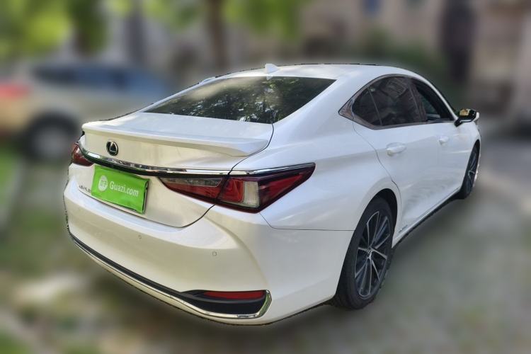 Used Lexus ES 2021 300h Deluxe Edition
